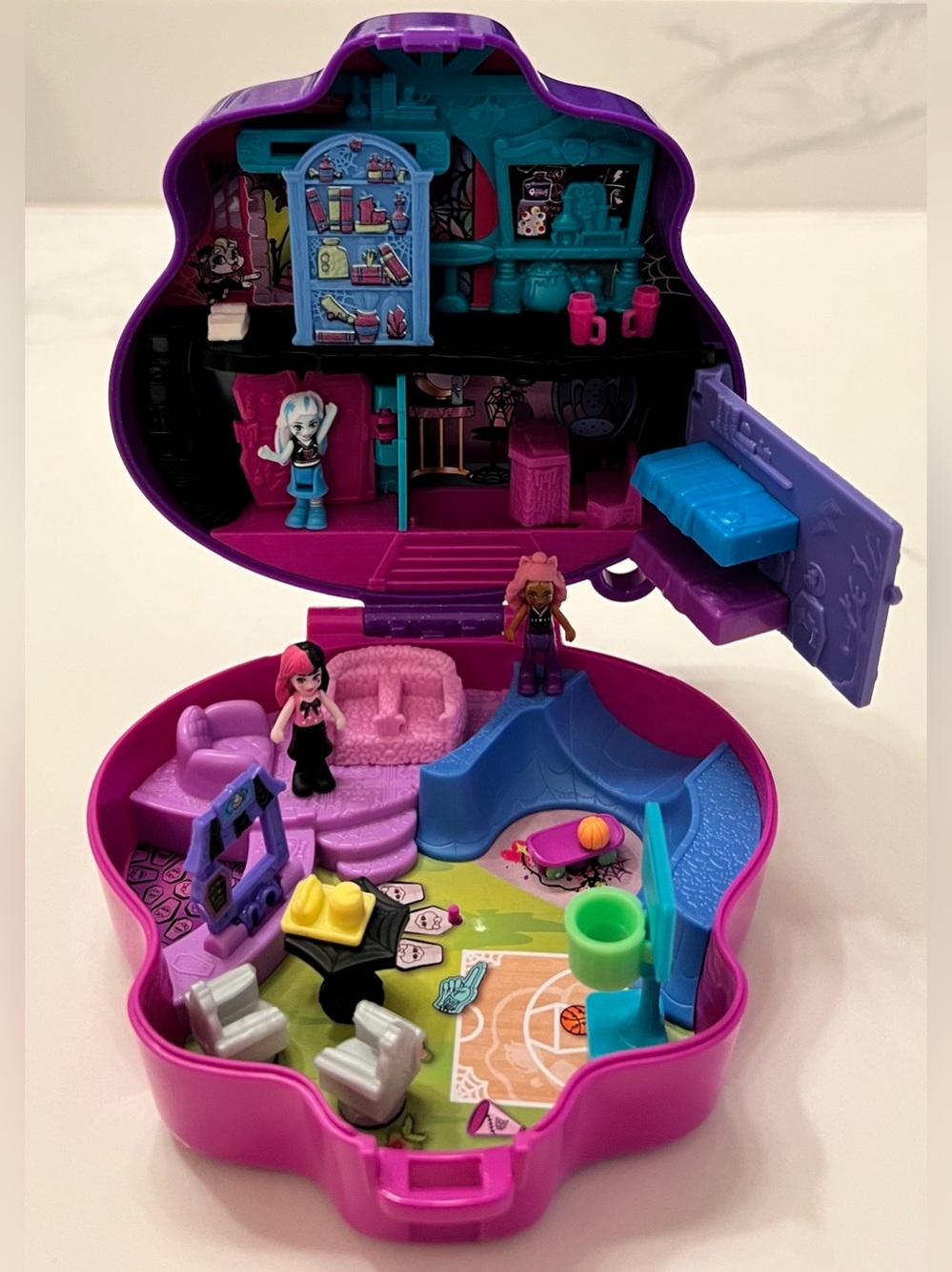 Polly Pocket Monster High Compact with 3 Micro Dolls & 8 Accessories